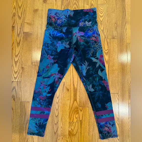NEW Gorgeous Dark Gothic Floral Leggings - Picture 1 of 2